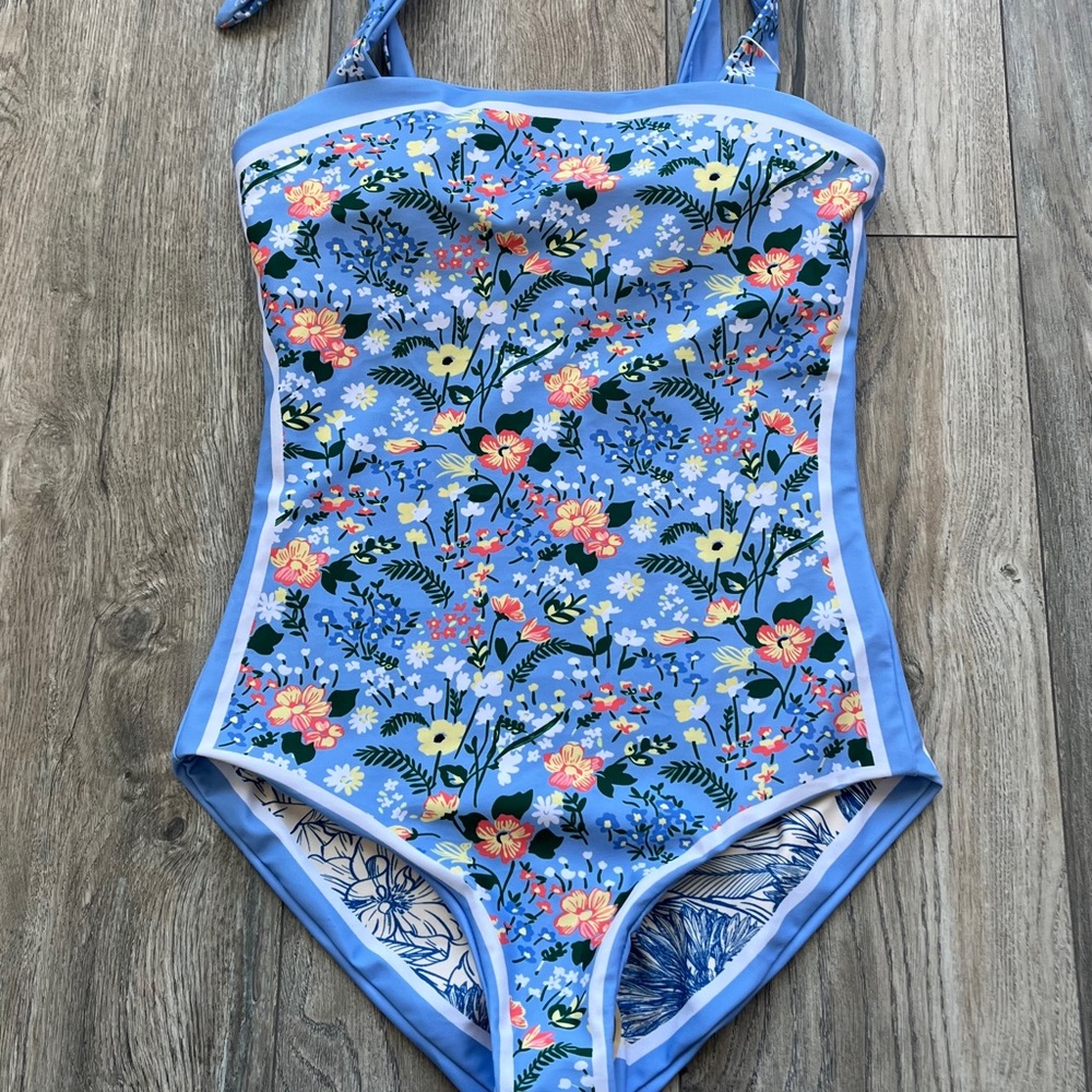 Reversible one piece swim suit